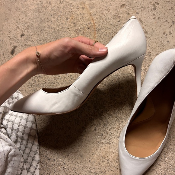 Banana Republic white lightly worn heels - Picture 5 of 6